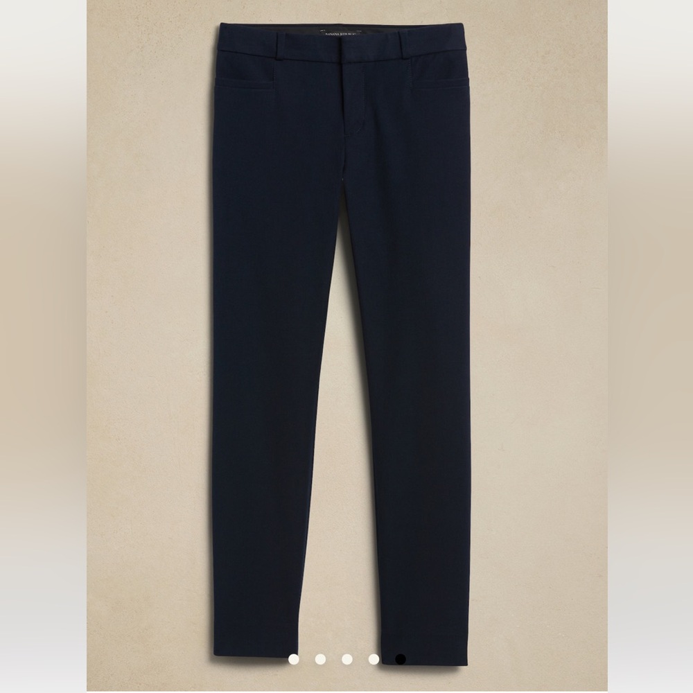 Banana Republic. Slim Sloan Pant. Black. Size 2P.